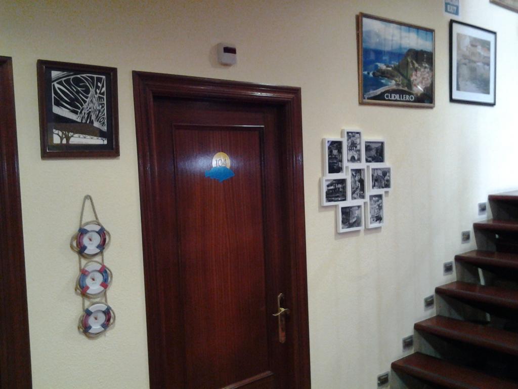 Pension El Camarote Cudillero Bagian luar foto