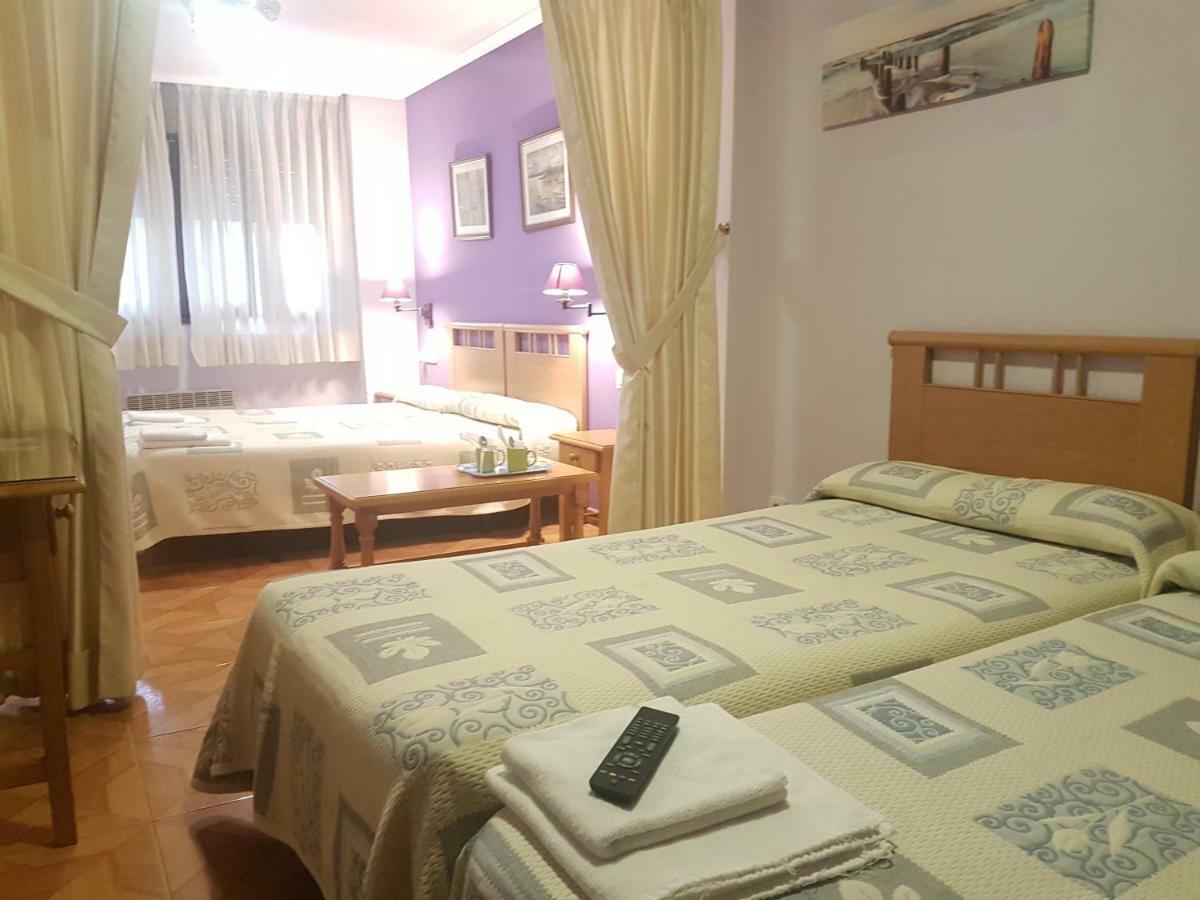 Pension El Camarote Cudillero Bagian luar foto